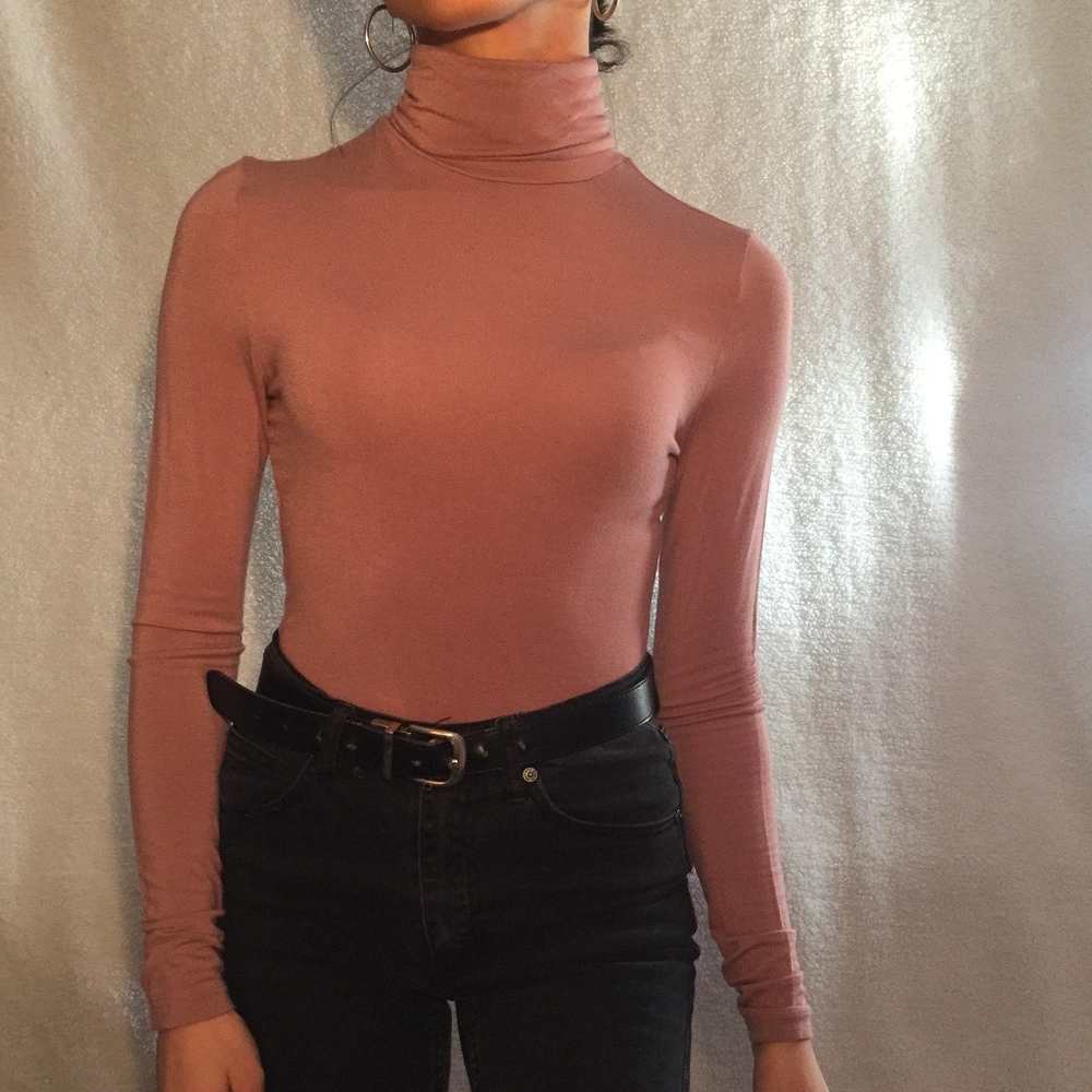 LAST DAY H&M Mauve TurtleNeck top